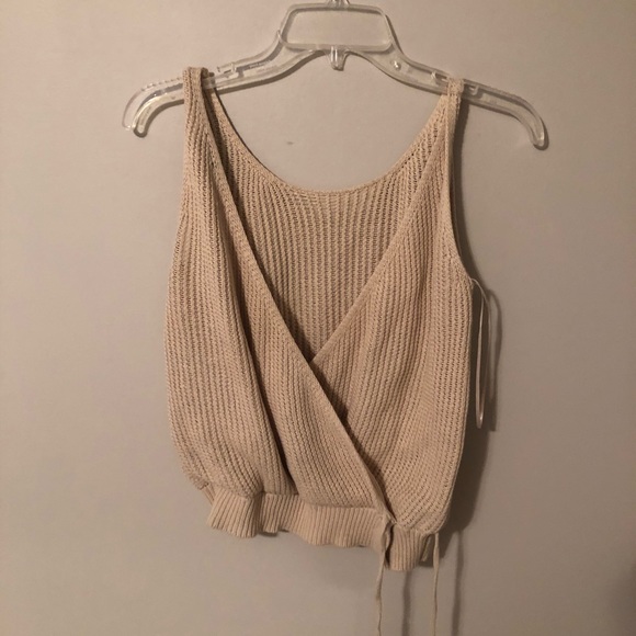 Moon & Madison Tan Crotchet Crop - Picture 2 of 4